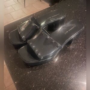 Black low platform sandal